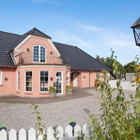 Apartment With Pool In Kongernes Feriepark Græsted